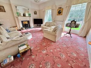 Lounge- click for photo gallery